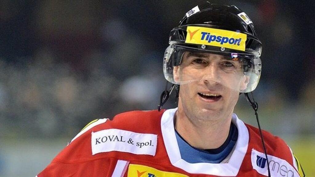 Miroslav Hlinka (†42/útočník) – Tragický osud postihol Hlinku. Pred tri a pol rokmi si siahol na život v Banskej Bystrici. Obeseného ho našiel vtedajší tréner Bystričanov Miroslav Chudý. Hovorilo sa o problémoch v rodine po rozvode.