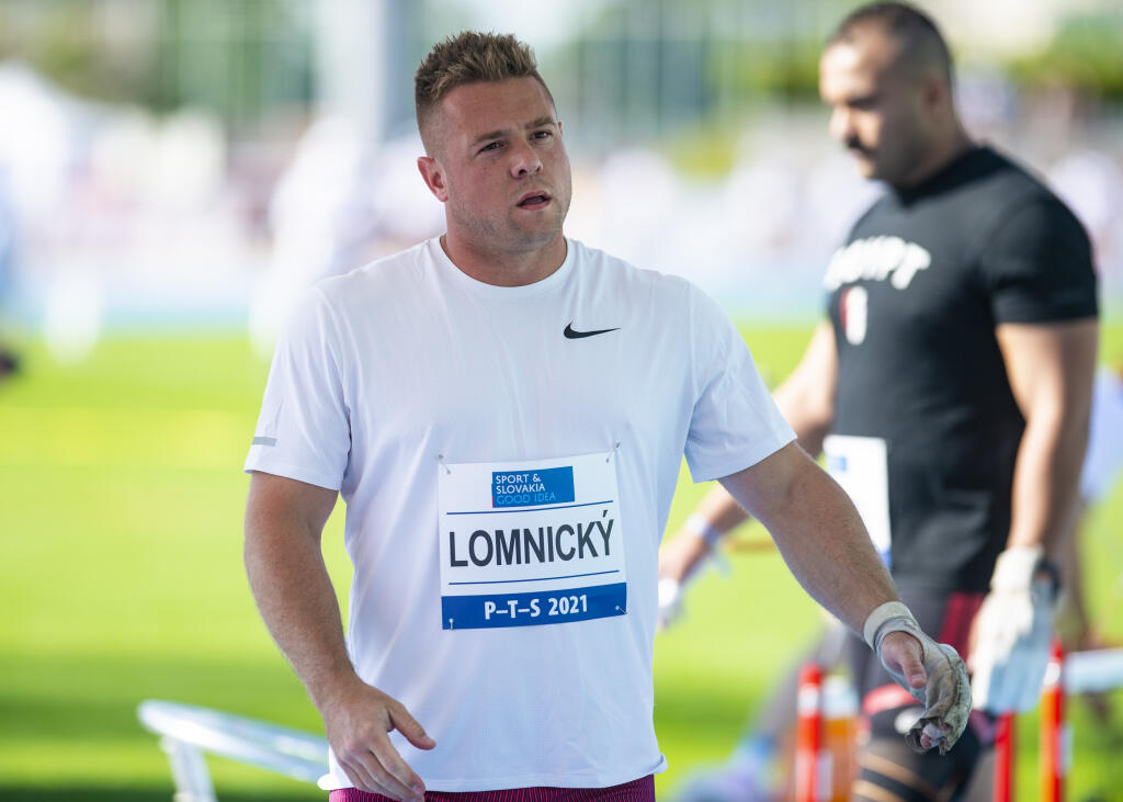 Na snímke slovenský kladivár Marcel Lomnický v súťaži na atletickom mítingu P-T-S v Šamoríne 2. júna 2021. FOTO TASR - Jakub Kotian