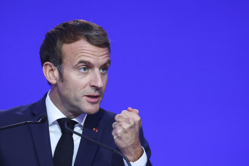 KK67 Glasgow - Francúzsky prezident Emmanuel Macron hovorí počas otváracieho ceremoniálu na klimatickom summite COP26 v škótskom Glasgowe v pondelok 1. novembra 2021. V Glasgowe sa v nedeľu oficiálne začal klimatický summit OSN COP26, ktorý potrvá do 12. novembra. FOTO TASR/AP
France's President Emmanuel Macron speaks during the opening ceremony of the UN Climate Change Conference COP26 in Glasgow, Scotland, Monday Nov. 1, 2021. The U.N. climate summit in Glasgow gathers leaders from around the