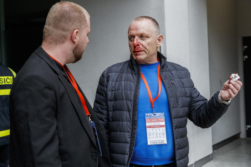 Derby bolo vybičované aj v apríli 2018, viceprezident Slovana Ivan Kmotrík ml. sa po ňom dostal do problémov. Podľa slov ochrankára mal Kmotrík zakázaný vstup do šatne Slovana, napriek tomu sa tam chcel dostať. Keď ho tam ochrankár nechcel pustiť a pýtal si od neho lístok, Kmotrík ho mal údajne udrieť skleneným pohárom do hlavy. Ochrankár skončil s rozbitým nosom.