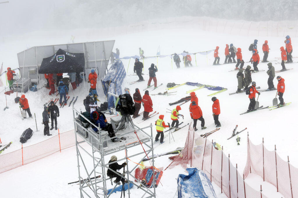 V Killingtone dnes boli hrôzostrašné podmienky a obrovský slalom museli organizátori zrušiť.