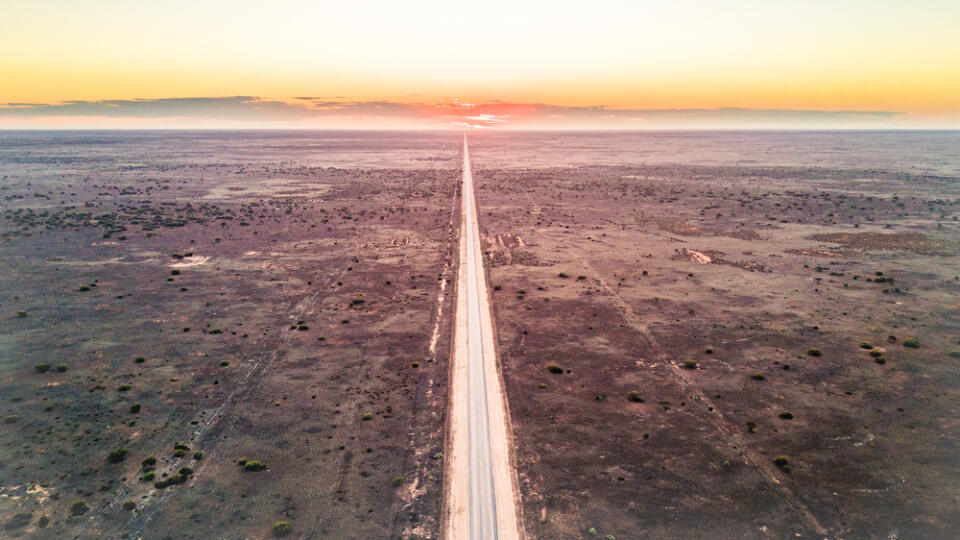 Eyre Highway je čarovným,ale drsným miestom.