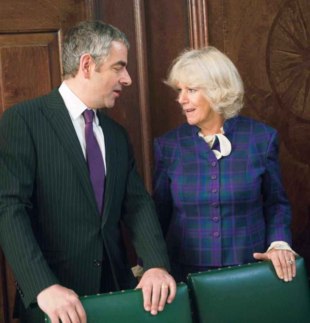 Rowan Atkinson a vojvodkyňa Camilla.