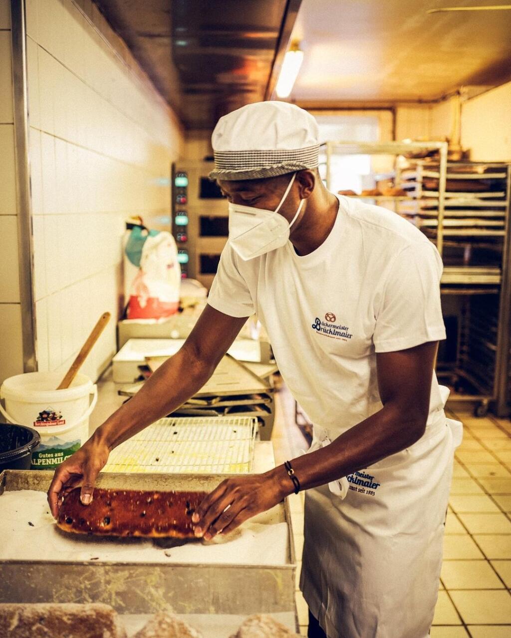 David Alaba sa zahral na pekára a potešil deti z detského domova.