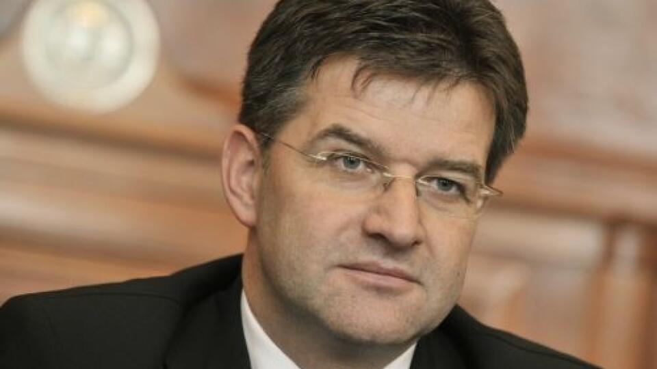 LM20 Budapeš - Slovenský minister zahranièných vecí Miroslav Lajèák poèas bilaterálneho rokovania so svojou maïarskou rezortnou kolegyòou Kingou Gönzovou v Budapešti 17. februára 2009. TASR/AP Slovakian Foreign Minister Miroslav Lajcak is seen during his meeting with Hungarian Foreign Minister Kinga Goencz, not seen, in Budapest, Hungary, Tuesday, Feb. 17, 2009. New leader of the Slovakian diplomacy, Lajcak arrived to Hungary Tuesday to discuss several bilateral issues. Slovakia was part of the