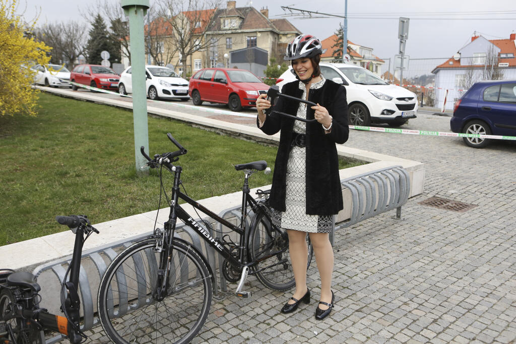 Remišová dokonca raz prišla na bicykli do parlamentu.
