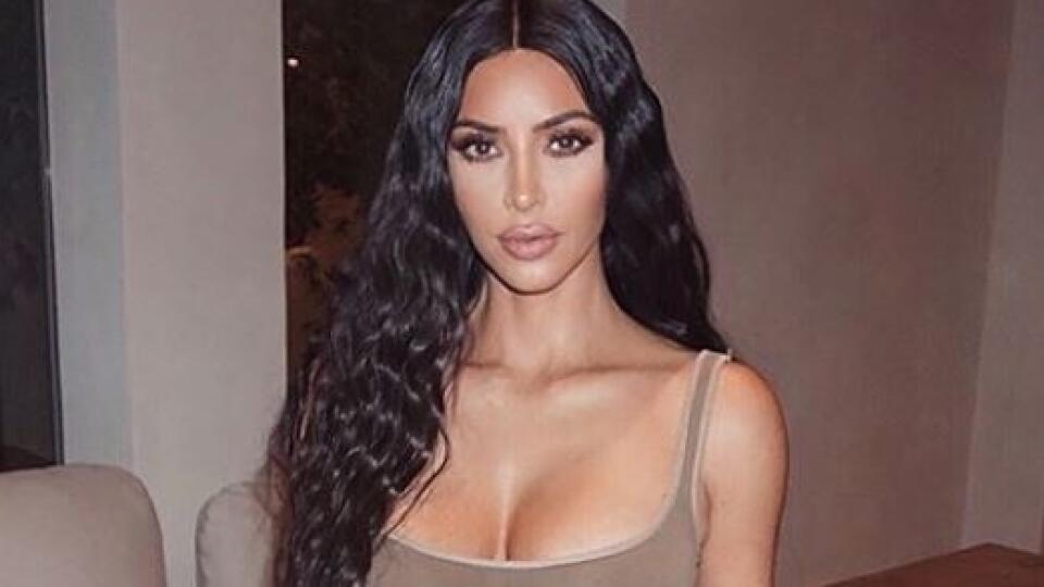 Svetová ikona Kim Kardashian vyvolala svojím priznaním na Instagrame poriadny rozruch.