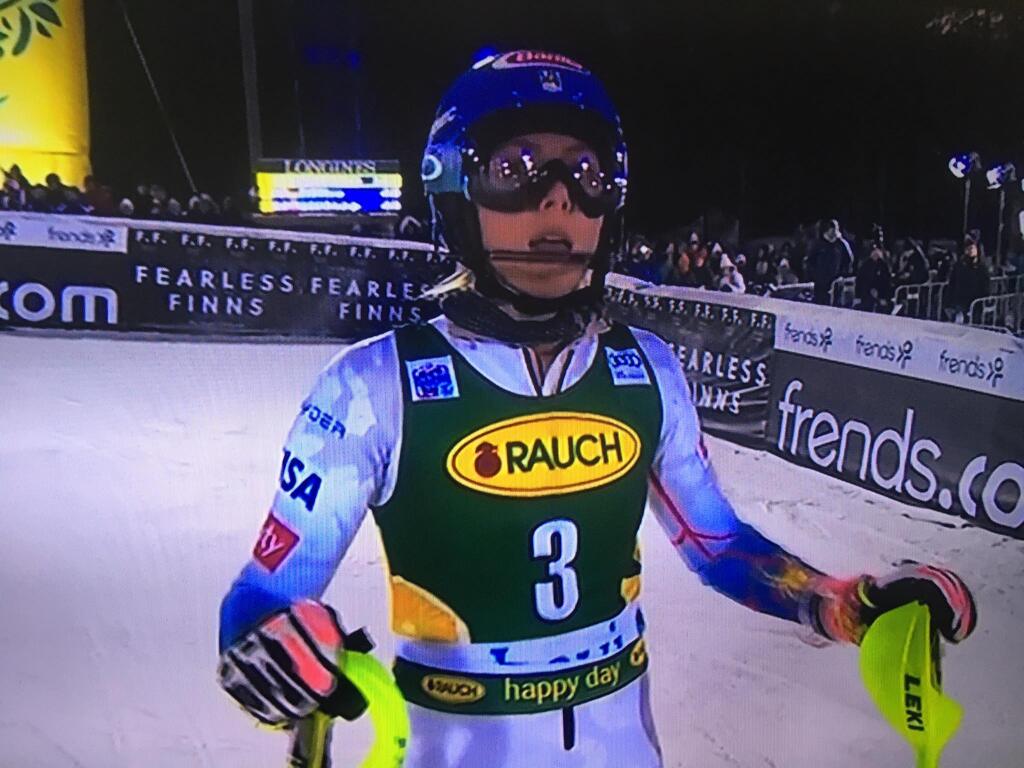 Shiffrinová síce ako predposledná predskočila svoje súperky, ale Vlhová predviedla famóznu jazdu, ktorou Američanku odsunula na 2. miesto. Shiffrinová Vlhovej športovo zagratulovala.
