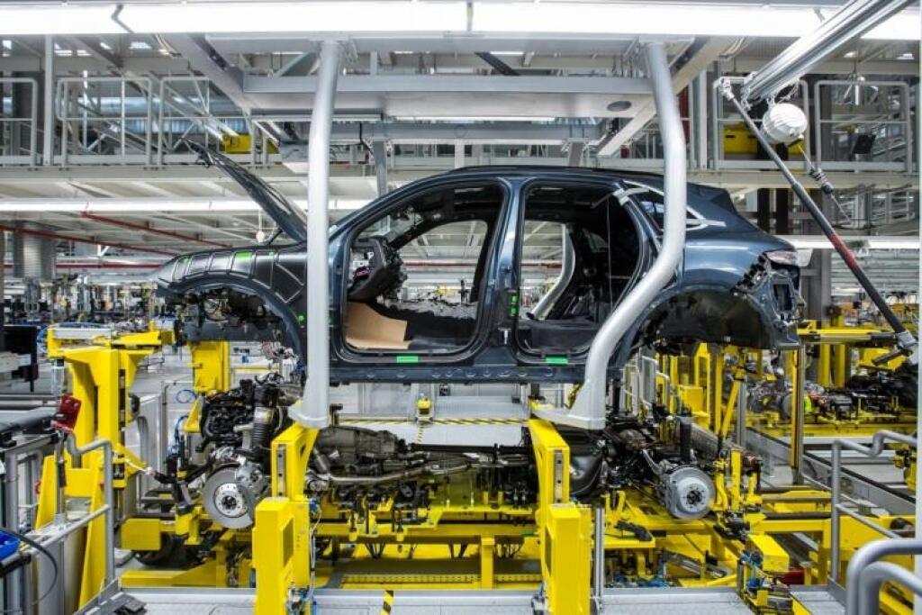 Volkswagen Slovakia škrtá výrobné zmeny, ľudí bude menej
