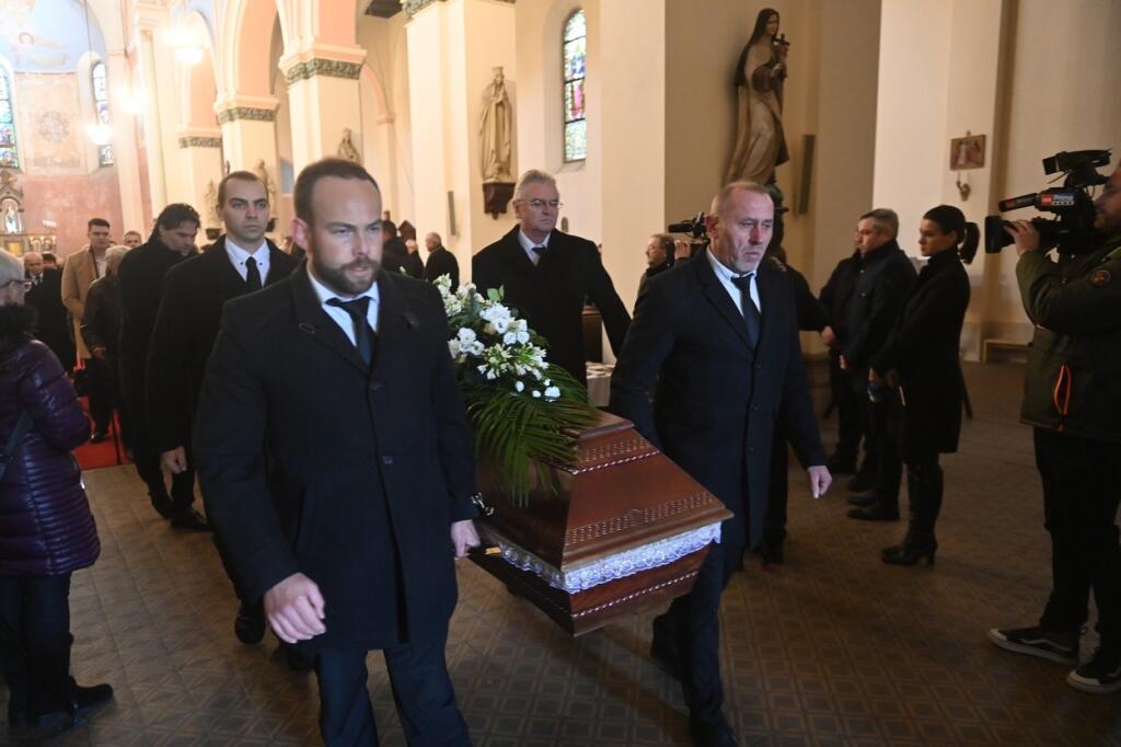Pohreb sa konal v kostole Nanebovzatia Panny Márie v Kladne