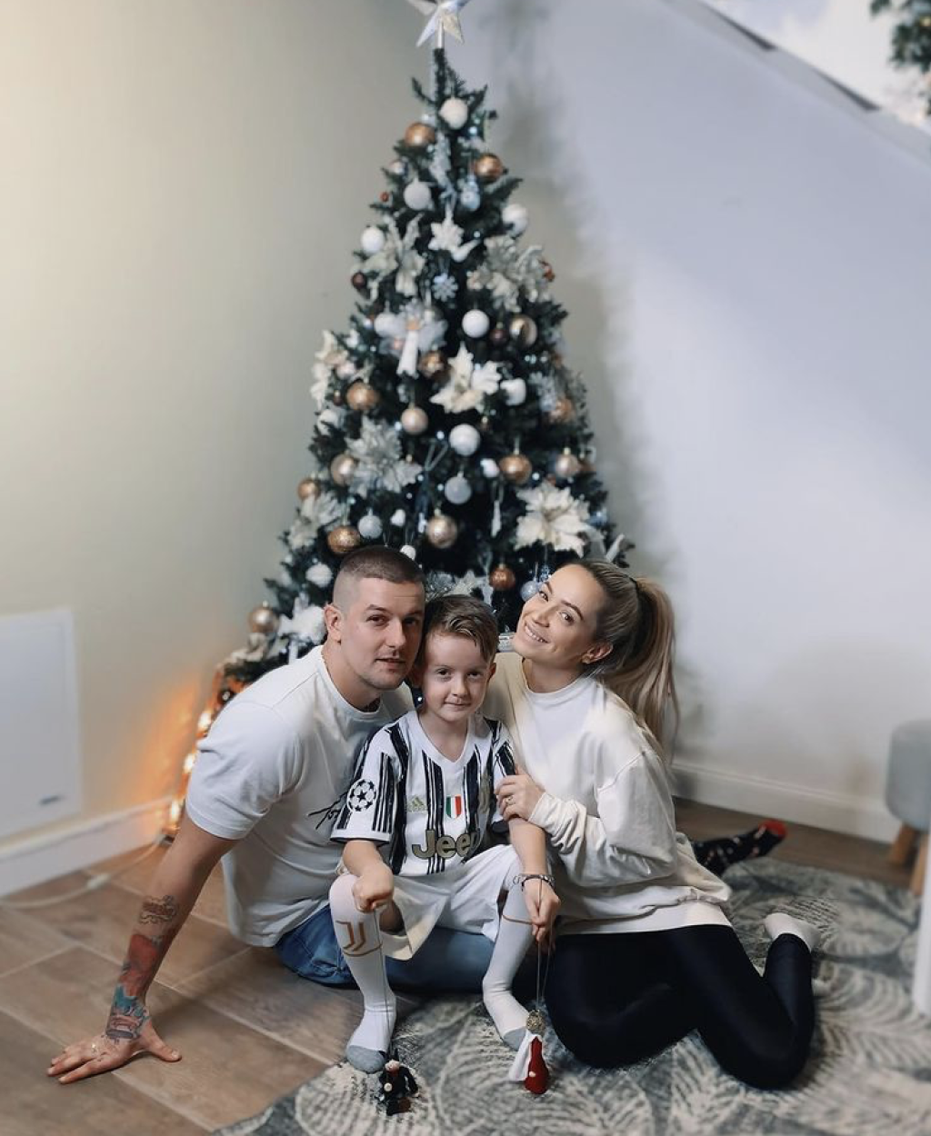 Dominika Mirgová s manželom a synom Petrom.