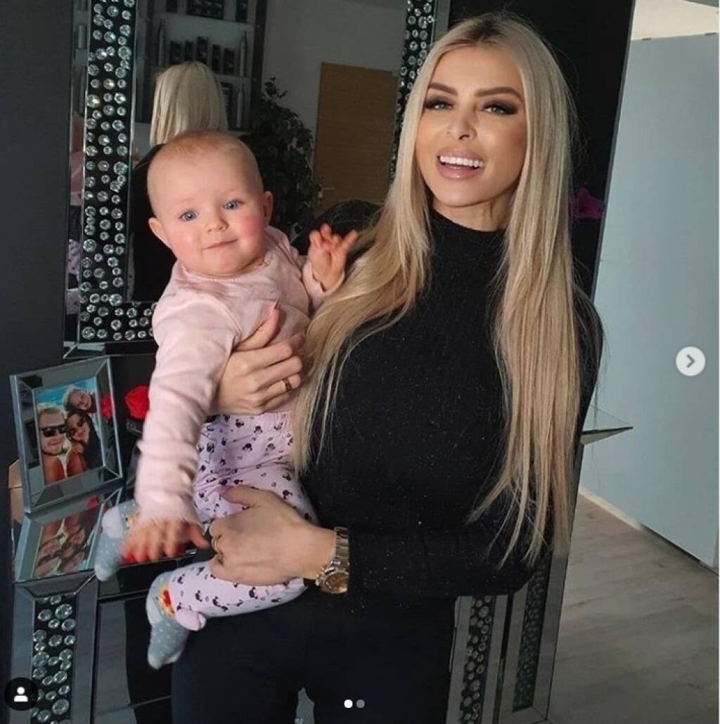 Playmate Lela Ceterová prezdradila, že so zápasníkom Karlosom Vémolom čakala dvojičky. O jedno dieťatko prišla. Vďačná je za dcérku Lili.