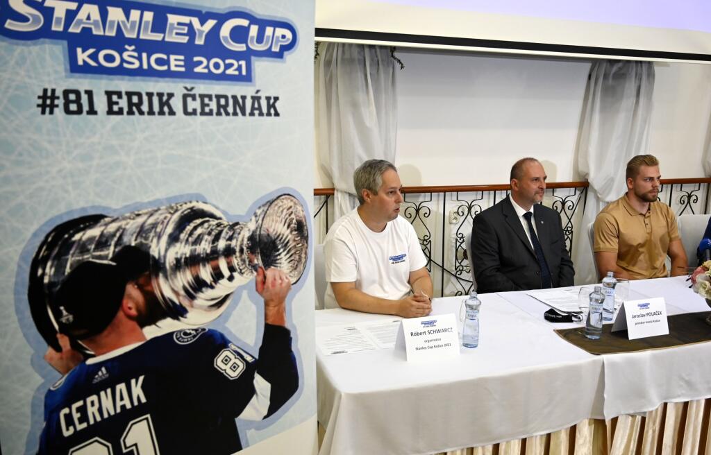 Erik Černák priznal, že Stanley Cup bolo jednoduchšie vyhrať, ako ho priviesť do Košíc.