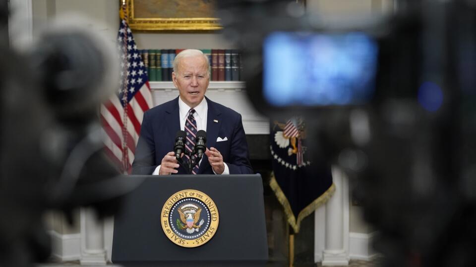 PK 15 Washington - Americký prezident Joe Biden rozpráva počas brífingu o protiteroristickej operácii amerických špeciálnych síl, pri ktorej zahynul vodca militantnej organizácie Islamský štát (IS) abú Ibráhím Hášimí Kurajší vo Washingtone vo štvrtok 3. februára 2022. FOTO TASR/AP
President Joe Biden speaks about a counterterrorism raid carried out by U.S. special forces that killed top Islamic State leader Abu Ibrahim al-Hashimi al-Qurayshi in northwestern Syria, Thursday, Feb. 3, 2022, in the