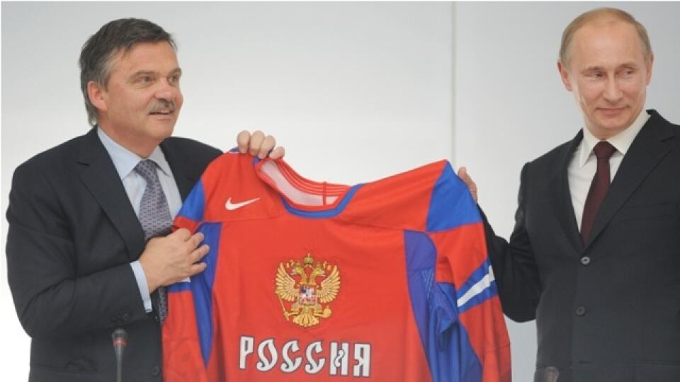 Vladimir Putin (vľavo) a René Fasel
