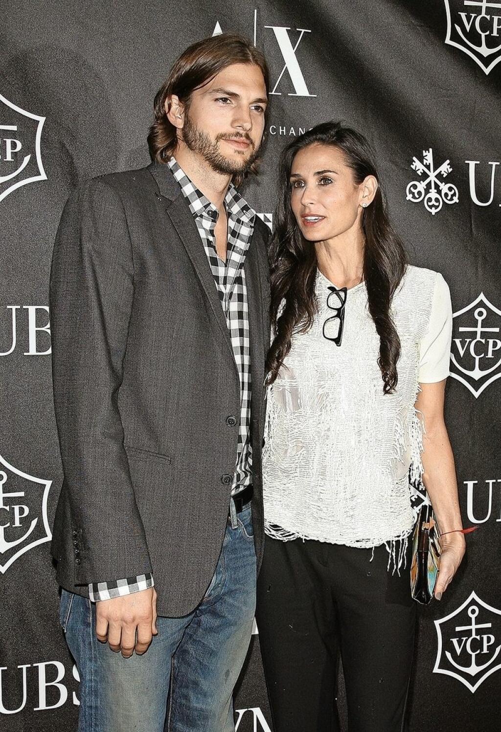 Manželstvo Demi Moore a o 16 rokov mladšieho Ashtona Kutchera sa rozpadlo.