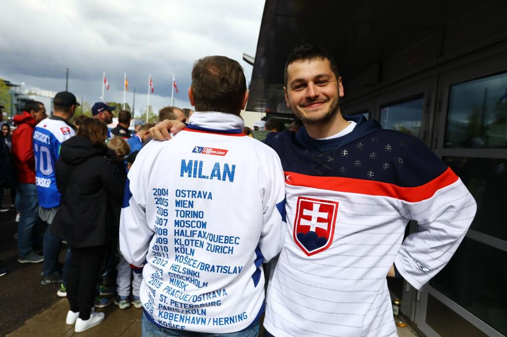 Slovenskí fanúšikovia to roztočili už pred Helsinki Ice Hall.