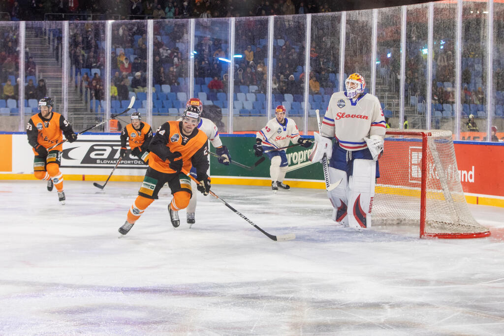 Hokejový zápas medzi HC Slovan a Košice (Winter games)