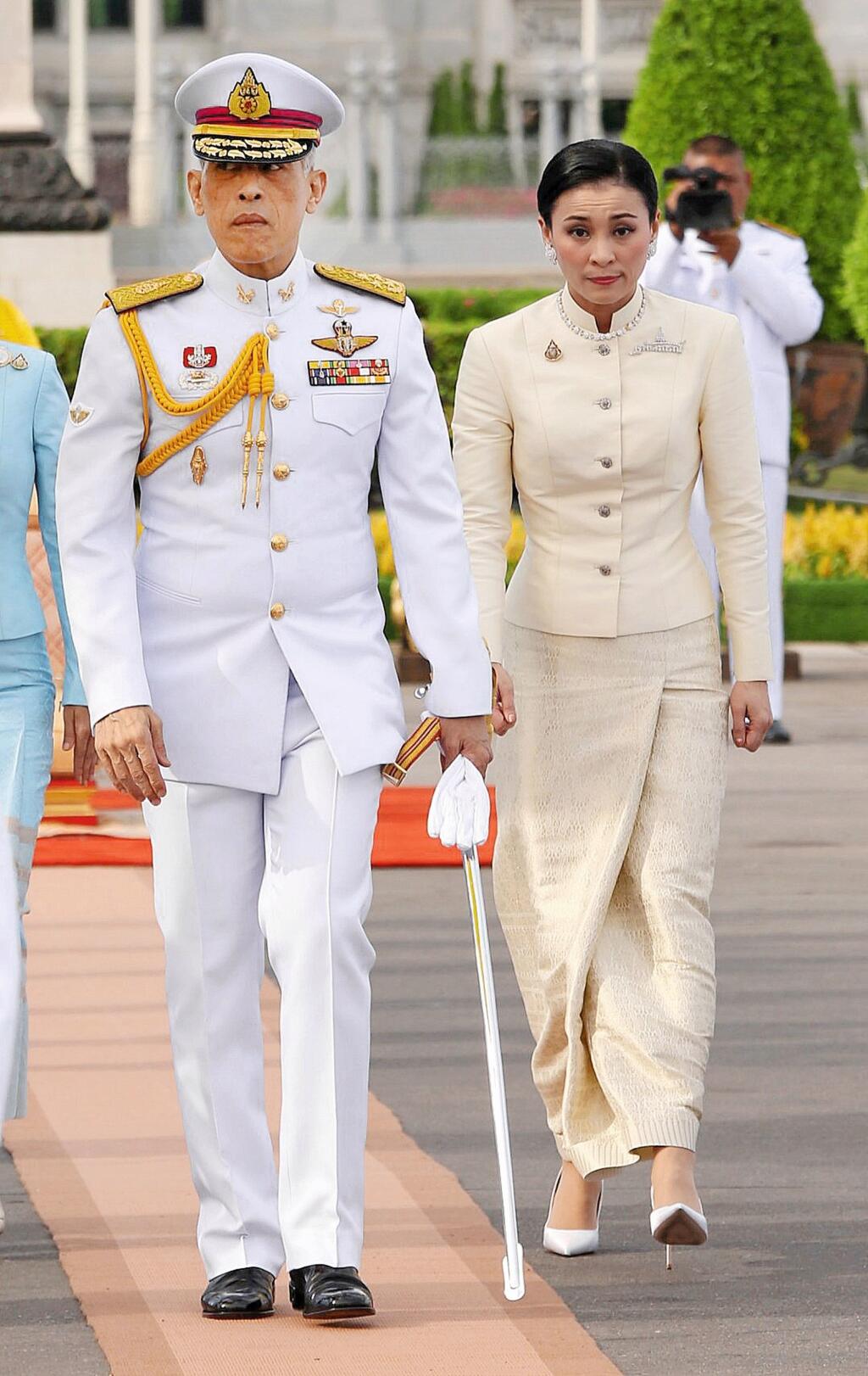 Рама 10. Король Маха Вачиралонгкорн. Король Таиланда Маха Вачиралонгкорн рама х. Королева сутхида Вачиралонгкорн. Король Маха Вачиралонгкорн и его жены.