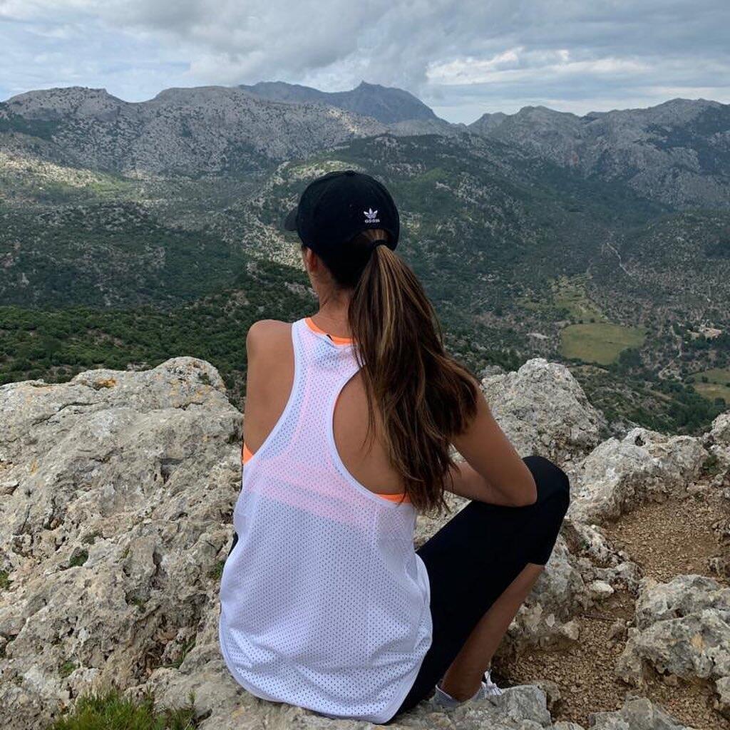 Bývalá srbská tenistka Ana Ivanovičová si zamilovala turistiku.