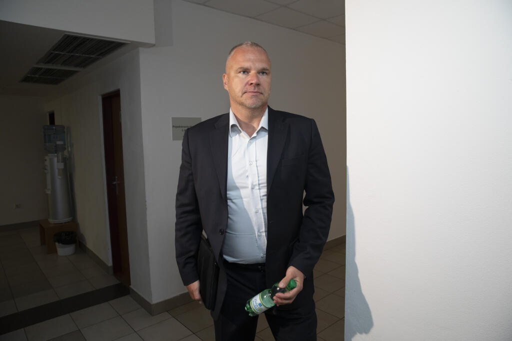 Na snímke je pojednávanie so spolupracujúcim obvineným podnikateľom Michalom Suchobom o dohode o vine a treste.