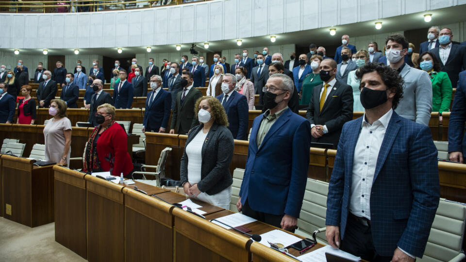 Na snímke poslanci Národnej rady SR počas rokovania 48. schôdze NR SR 19. októbra 2021 v Bratislave. FOTO TASR - Jakub Kotian