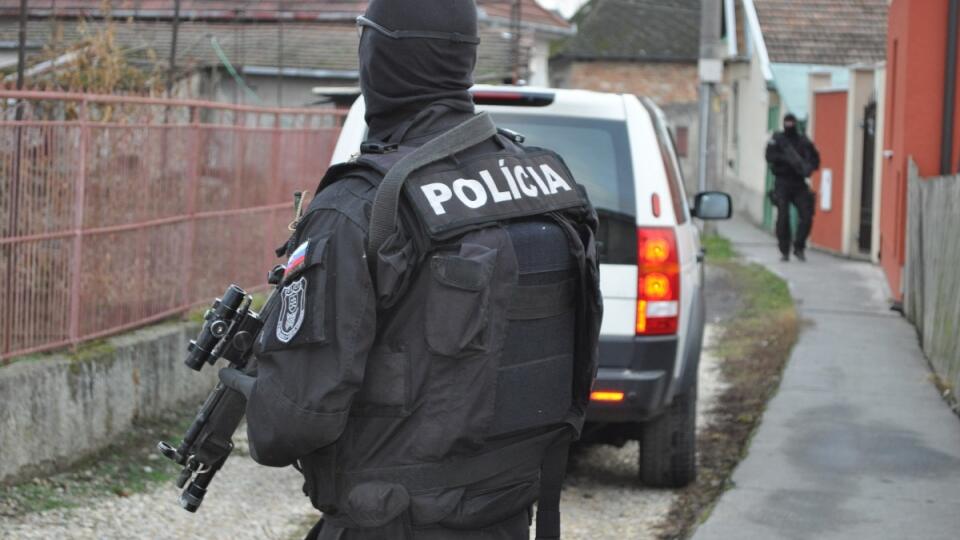 SEREĎ: Kukláči zasahovali v Seredi a okolí