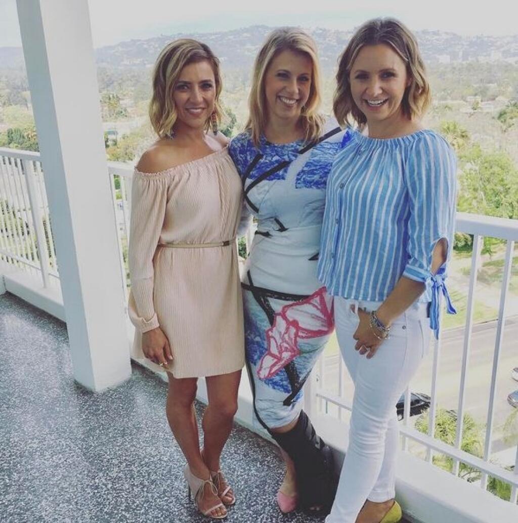 Beverley Mitchell (vpravo) odvážne stavila na džínsy. A urobila dobre!