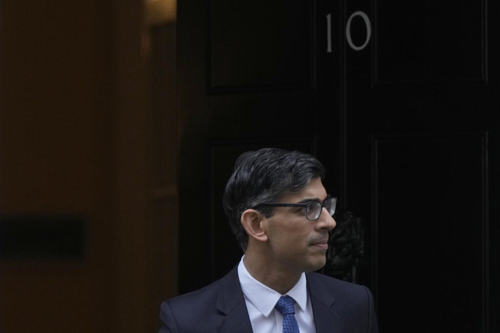 WA 40 Londýn - Britský premiér Rishi Sunak odchádza zo svojho úradu na Downing Street 10 v Londýne v stredu 25. januára 2023. Sunak ocenil v stredu 