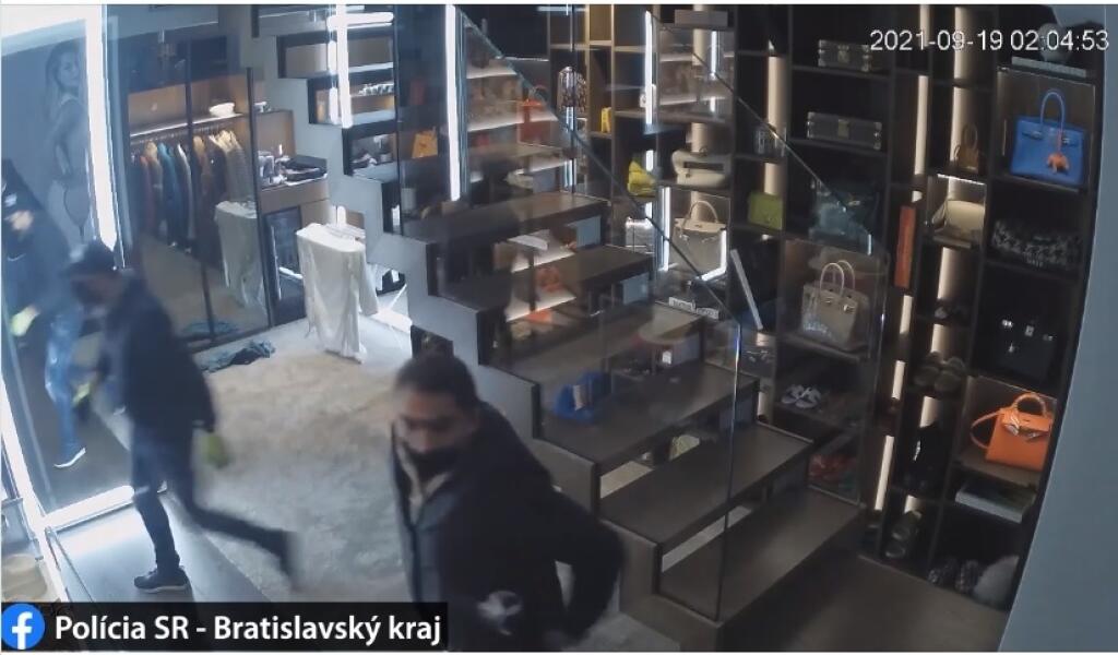 Zlodeji mali v byte Dominiky Cibulkovej dostatok času na to, aby ho bez vyrušenia celý prešacovali.