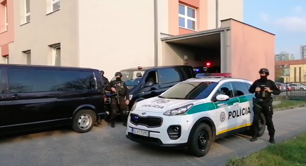 Prevoz exšéfa polície Tibora Gašpara na Špecializovaný trestný súd v Pezinku, kde sudca v nedeľu 8. novembra 2020 rozhodol o jeho vzatí do väzby.