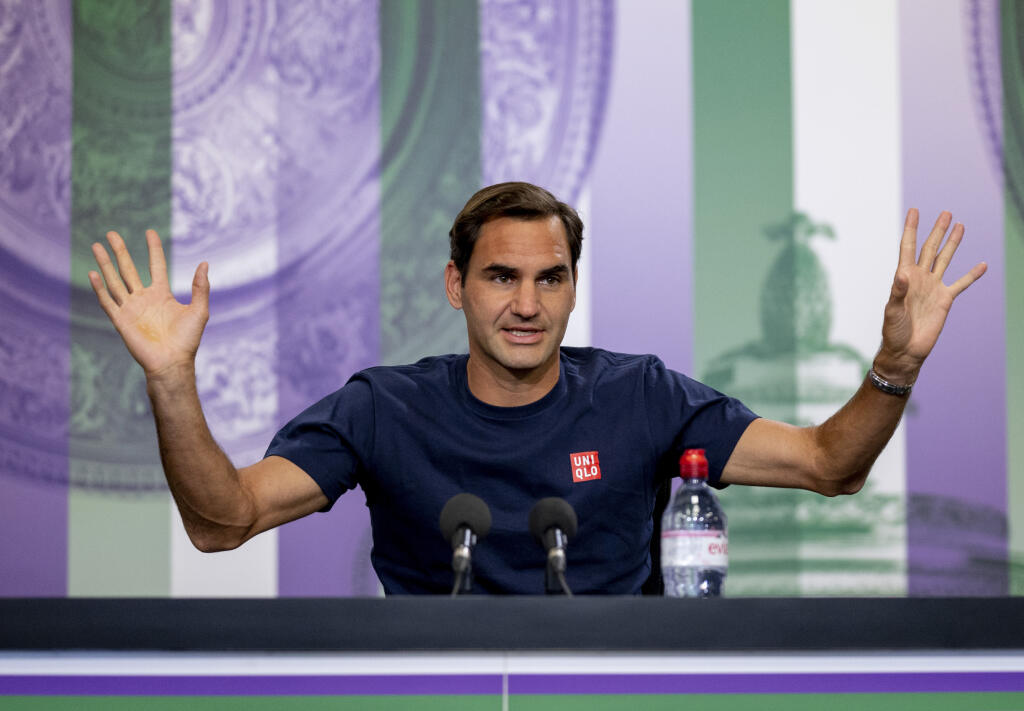 KK34 Londýn - Švajčiarsky tenista Roger Federer hovorí počas tlačovej konferencie pred grandslamovým turnajom vo Wimbledone 26. júna 2021. FOTO TASR/AP
Switzerland's Roger Federer attends a press conference prior to the Wimbledon Tennis Championships in London, Saturday June 26, 2021. (Florian Eisele/Pool via AP)