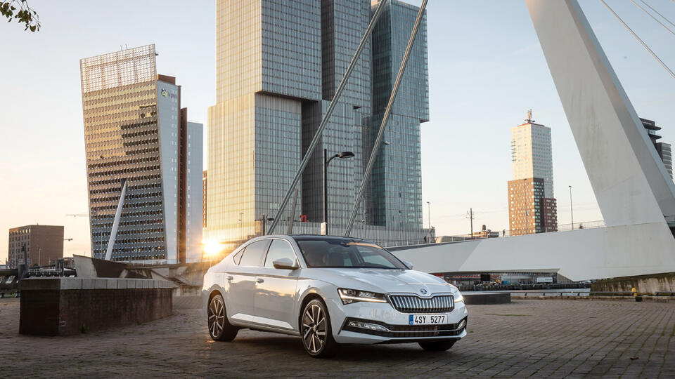 Škoda Superb iV - fleetové emisie dostane nižšie