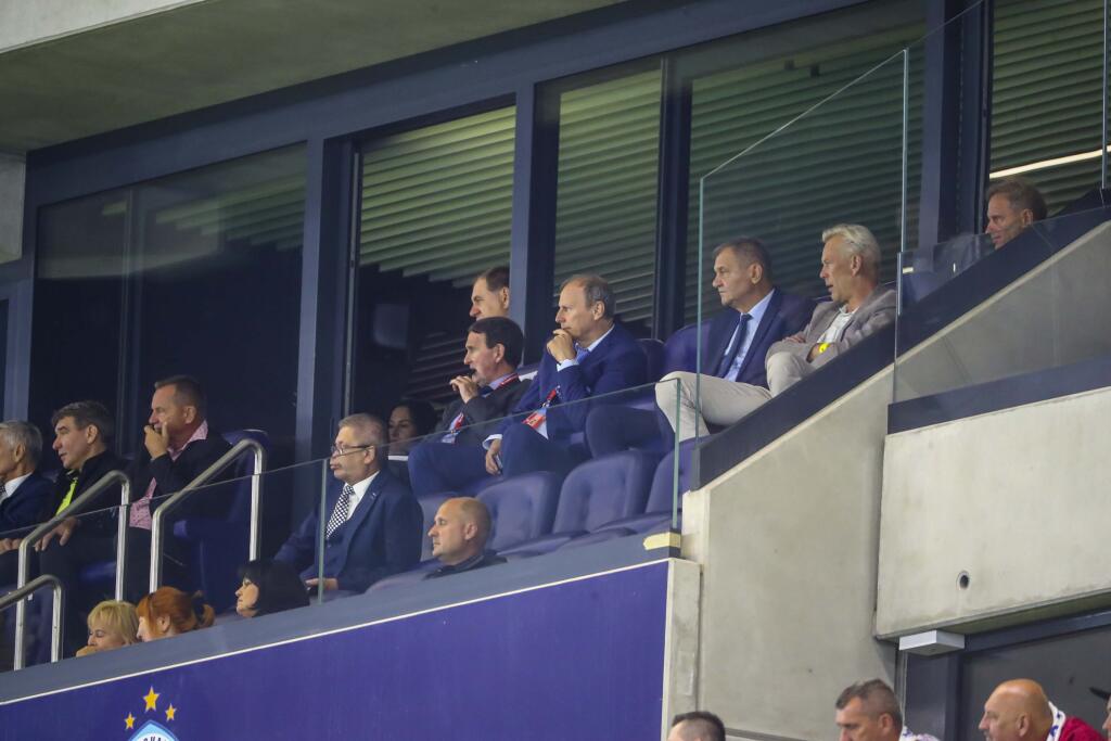 V luxusnej časti štadióna Tehelné pole boli viaceré vplyvné osoby.