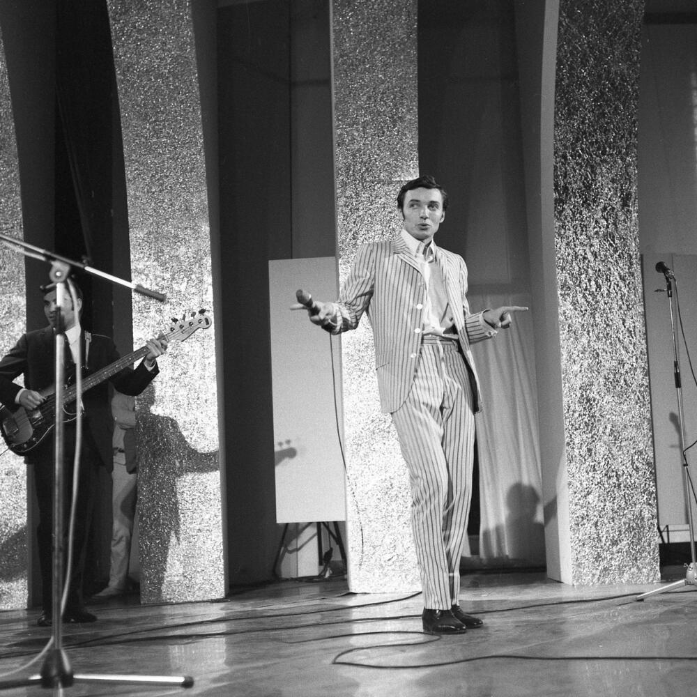Karel Gott zomrel 1. októbra krátko pred polnocou. Bojoval s akútnou leukémiou. V roku 1966 vyhral historicky prvú Bratislavskú lýru.
