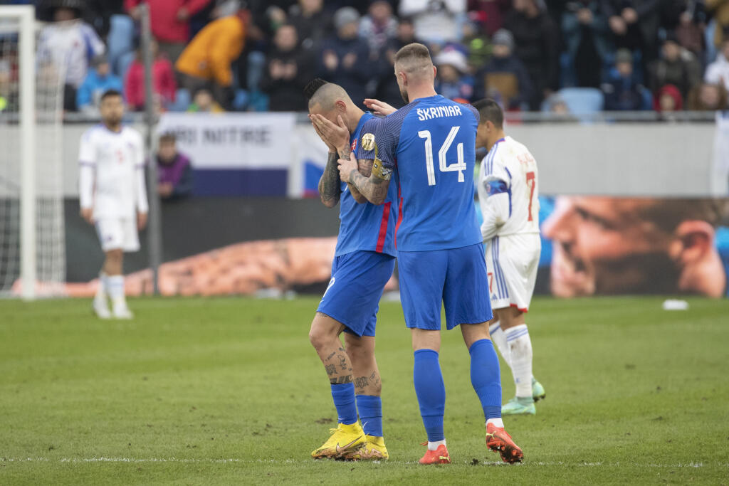 Dlhoročný kapitán slovenskej futbalovej reprezentácie Marek Hamšík sa v nedeľu v prípravnom zápase s Čile (0:0) rozlúčil s národným tímom.