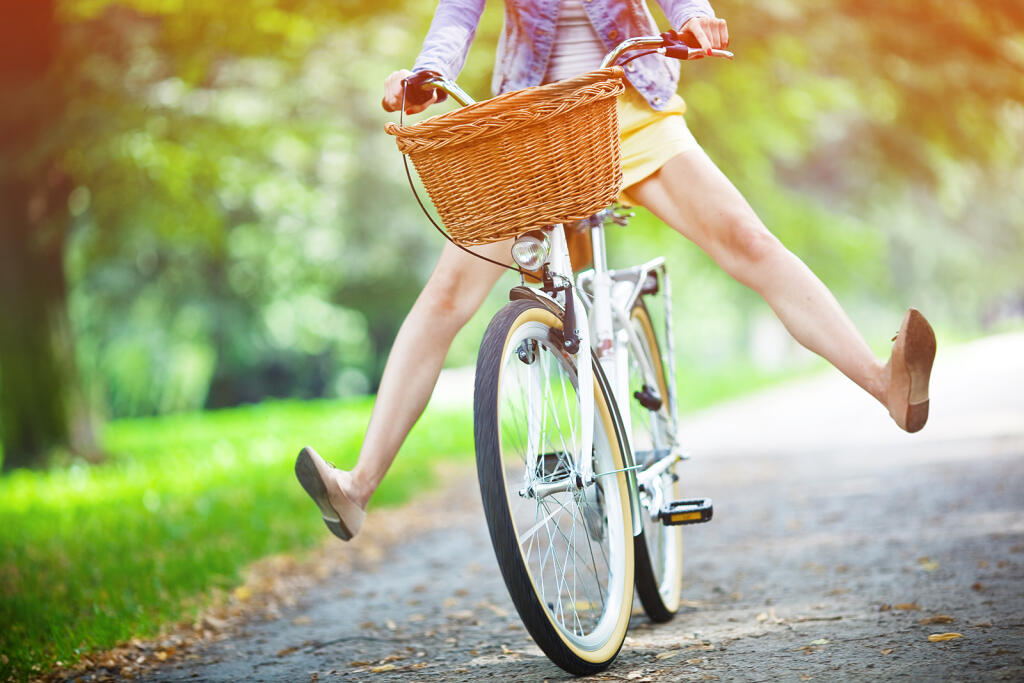Pre mnohé ženy je aj obyčajné bicyklovanie problém.