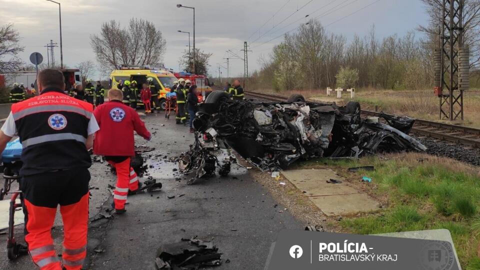 Polícia pomáhala pri rannej nehode v blízkosti hraničného priechodu s Maďarskom