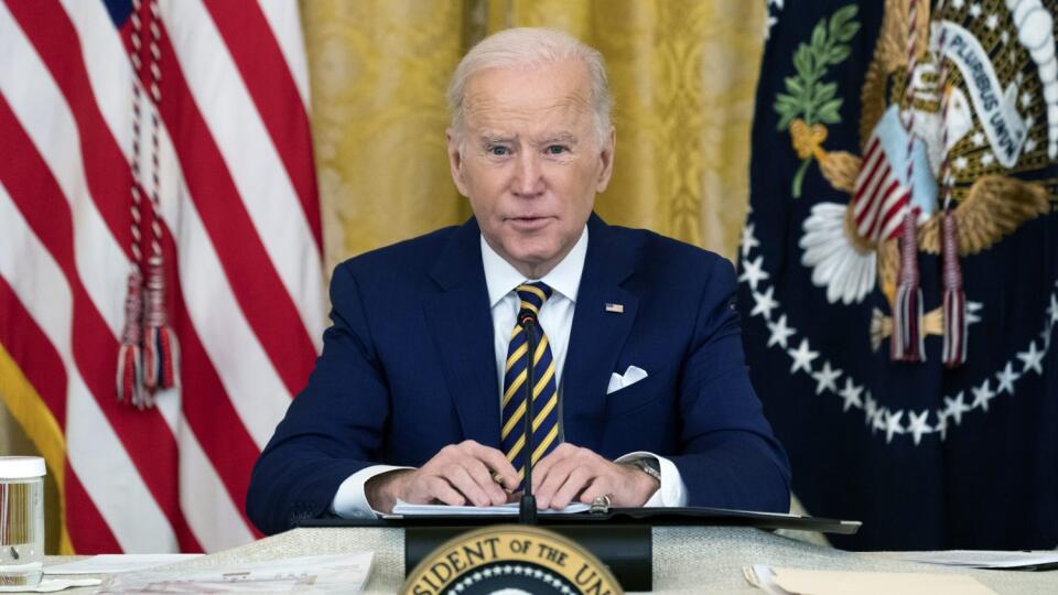 JB 34 Washington - Americký prezident Joe Biden rozpráva počas stretnutia s Asociáciou národných guvernérov v Bielom dome vo Washingtone 31. januára 2022. Biden v pondelok povedal, že Spojené štáty sú pripravené na akýkoľvek scenár vzhľadom na pokračujúce hromadenie ruských jednotiek pozdĺž ukrajinských hraníc. Informovali o tom agentúry AFP a Reuters. FOTO TASR/AP
President Joe Biden speaks during a meeting with the National Governors Association in the East Room of the White House, Monday, J