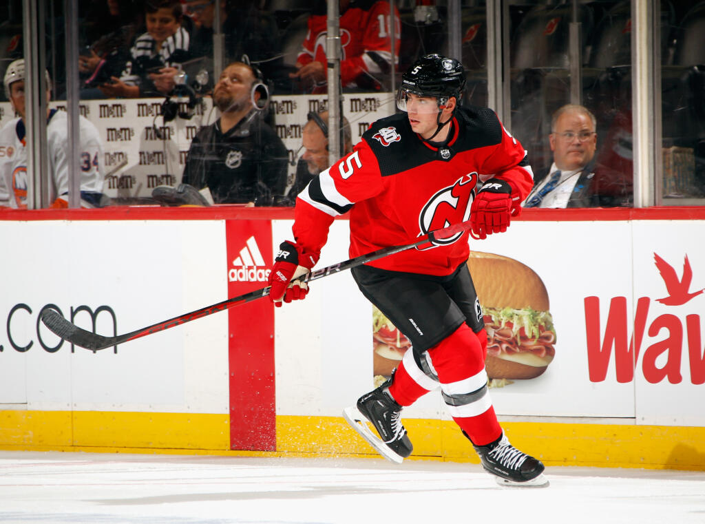 Šimon Nemec v akcii v drese New Jersey Devils.