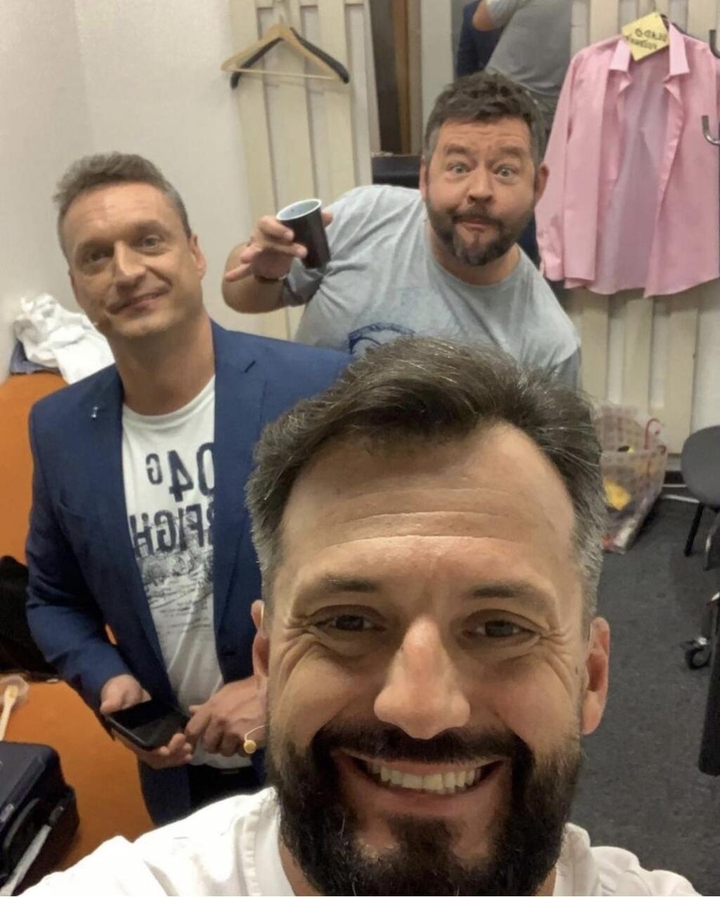 Kolegovia z Inkognita Michal Hudák a Marián Čekovský sú Marcelovi veľkou oporou.