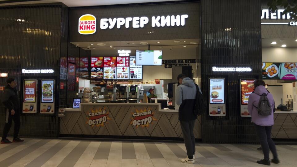 V nákupnom stredisku Paveletskaya Plaza v Moskve v Rusku stojí kiosk Burger King.