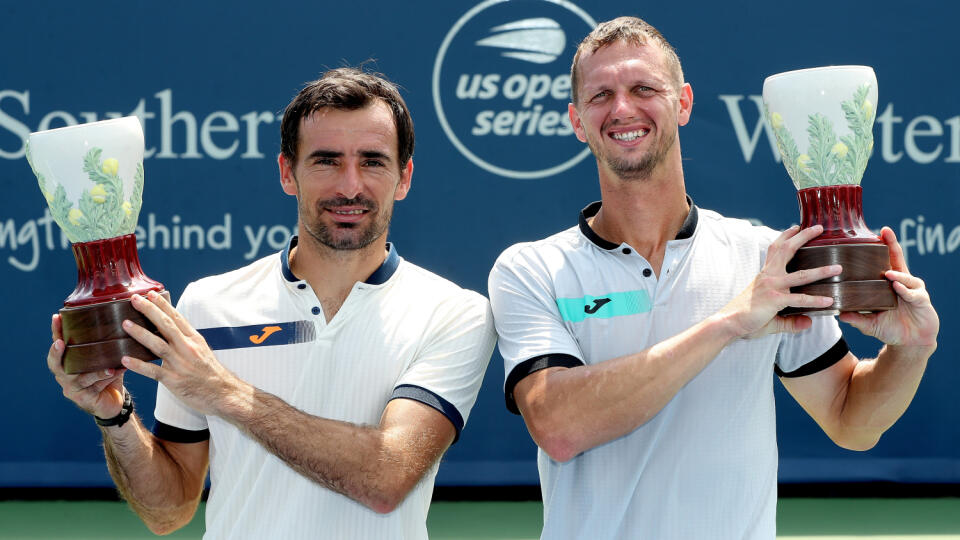 Polášek (vpravo) s Ivanom Dodigom po senzačnom triumfe v americkom Cincinnati.