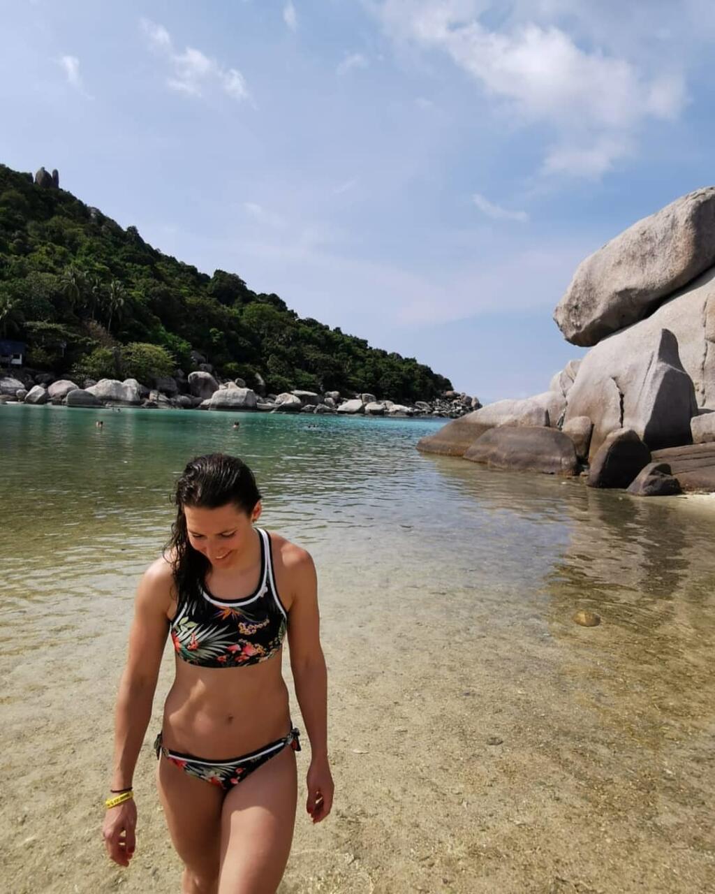 Švajčiarska lyžiarka rada predvedie sexi postavu.