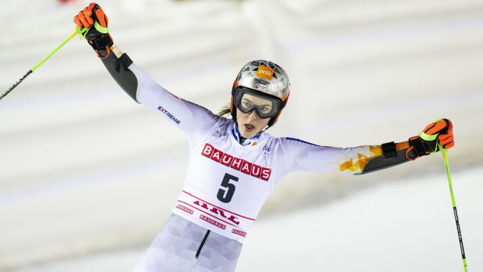EBE 38 Are - Slovenská lyžiarka Petra Vlhová v cieli v obrovskom slalome Svetového pohára žien vo švédskom Are v piatok 11. marca 2022. FOTO TASR/AP
Petra Vlhova of Slovakia reacts after winning the alpine ski, women's World Cup giant slalom in Are, Sweden, Friday, March 11, 2022. (Pontus Lundahl/TT via AP)