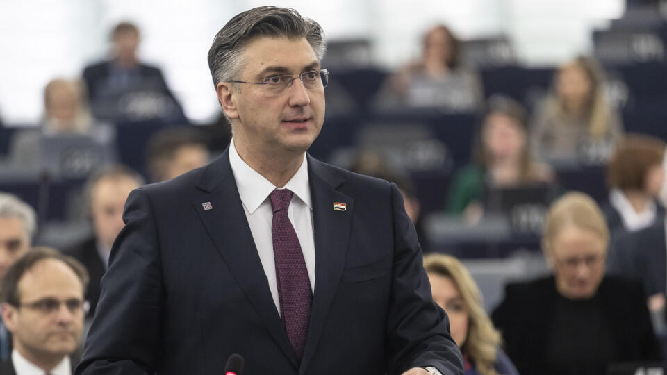 WA 27 Štrasburg - Chorvátsky premiér Andrej Plenkovič počas vystúpenia pred poslancami Európskeho parlamentu v Štraburgu 14. januára 2020. Chorvátsko predsedá Európskej únii v prvom polroku 2020. FOTO TASR/AP
Croatia's prime minister Andrej Plenkovic delivers his speech at the European parliament Tuesday, Jan.14, 2020 in Strasbourg, eastern France. Croatian Prime Minister Andrej Plenkovic presented the priorities of the rotating Council presidency for the next six months. (AP Photo/Jean-Fra