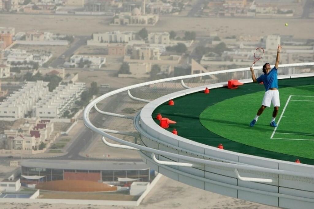 Hral sa tu už aj ping-pong, box a cvičila jóga, ale heliport preslávil najviac tenis.