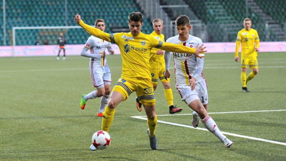 Tim play football. Земплин Михаловце. Футбол Землин Михаловце одева Липаны. Михаловце (Михаловце) женский футбольный клуб. Какая форма у команды Дукла Михаловце.