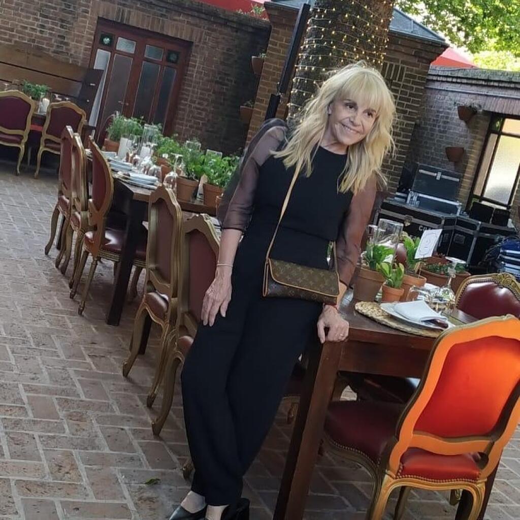 Claudia nosila niekoľko týždňov po smrti Diega čiernu farbu oblečenia.