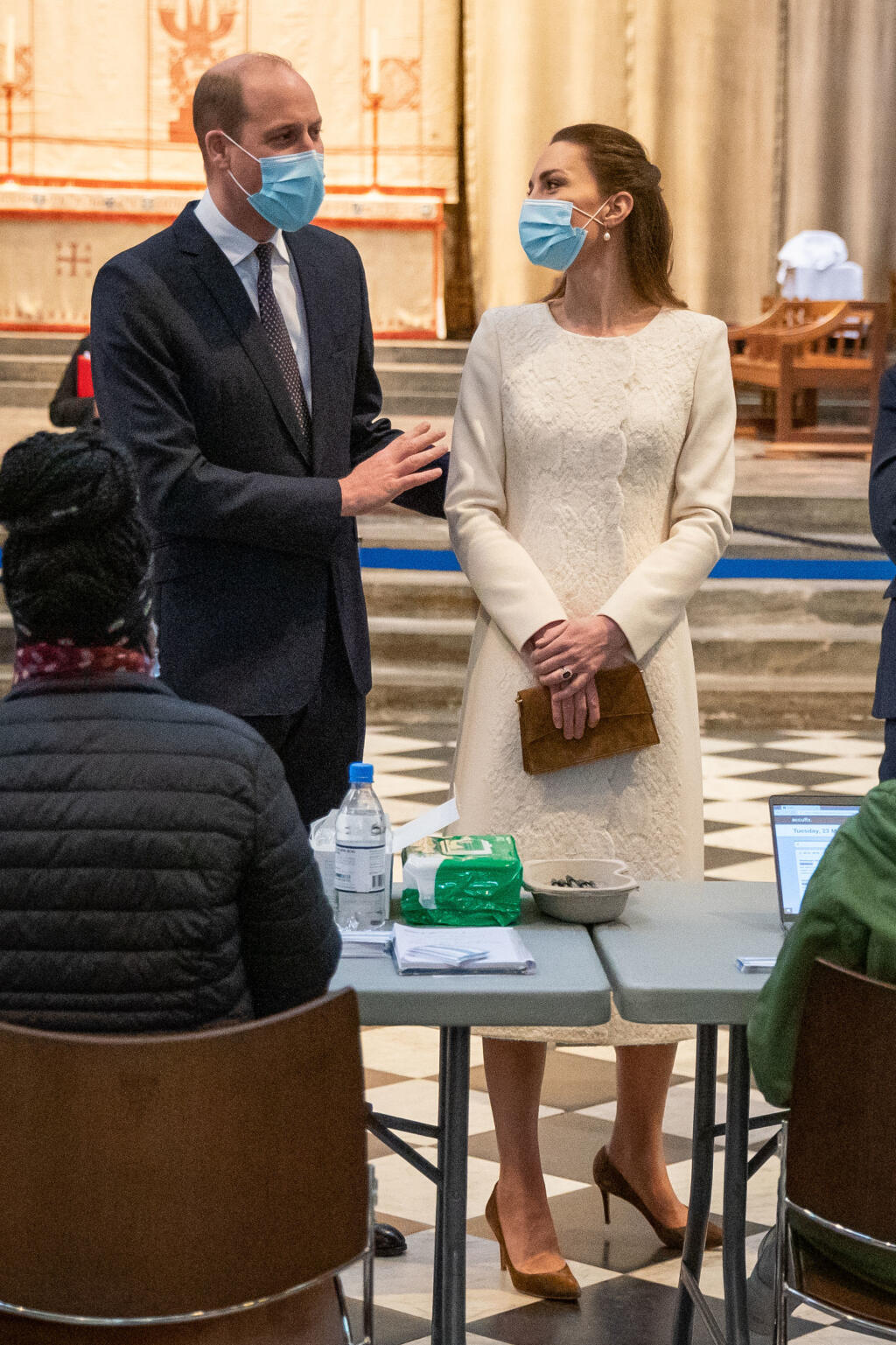 Zatiaľ čo naposledy zrejme navštívila Westminsterské opátstvo ako nevesta, tentoraz sem zavítala kvôli podpore zdravotníkov. V historickom chráme sa totiž nachádza jedno z mnohých londýnskych vakcinačných centier, kde Britov očkujú protii koronavírusu.